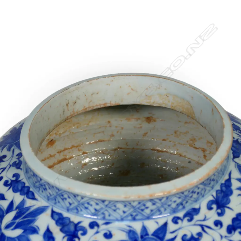 A large Chinese Yuan Dynasty style jar, Image 1++