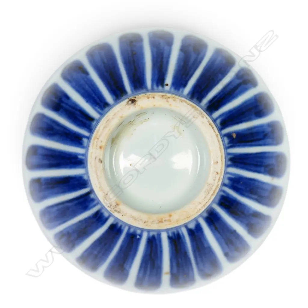 A Chinese finely decorated blue and white small bowl, Image 1++