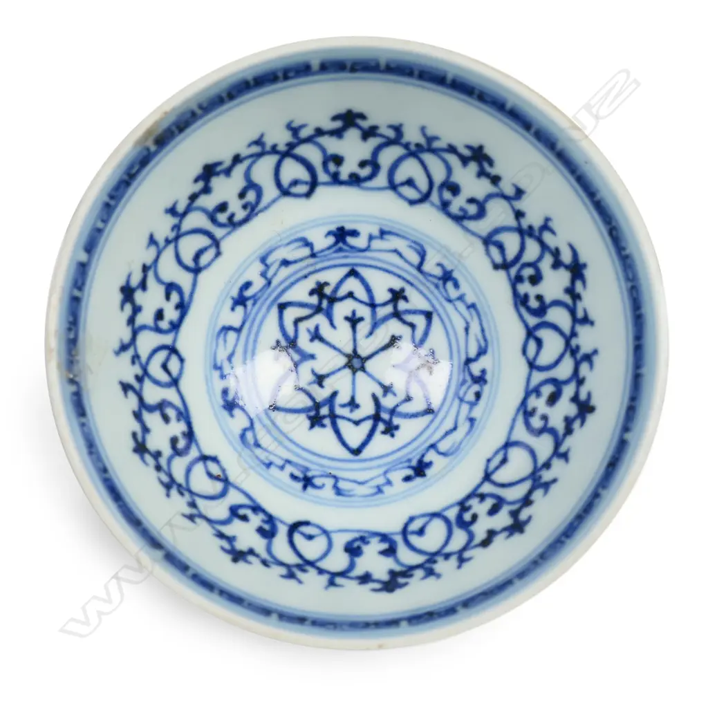 A Chinese finely decorated blue and white small bowl, Image 1++