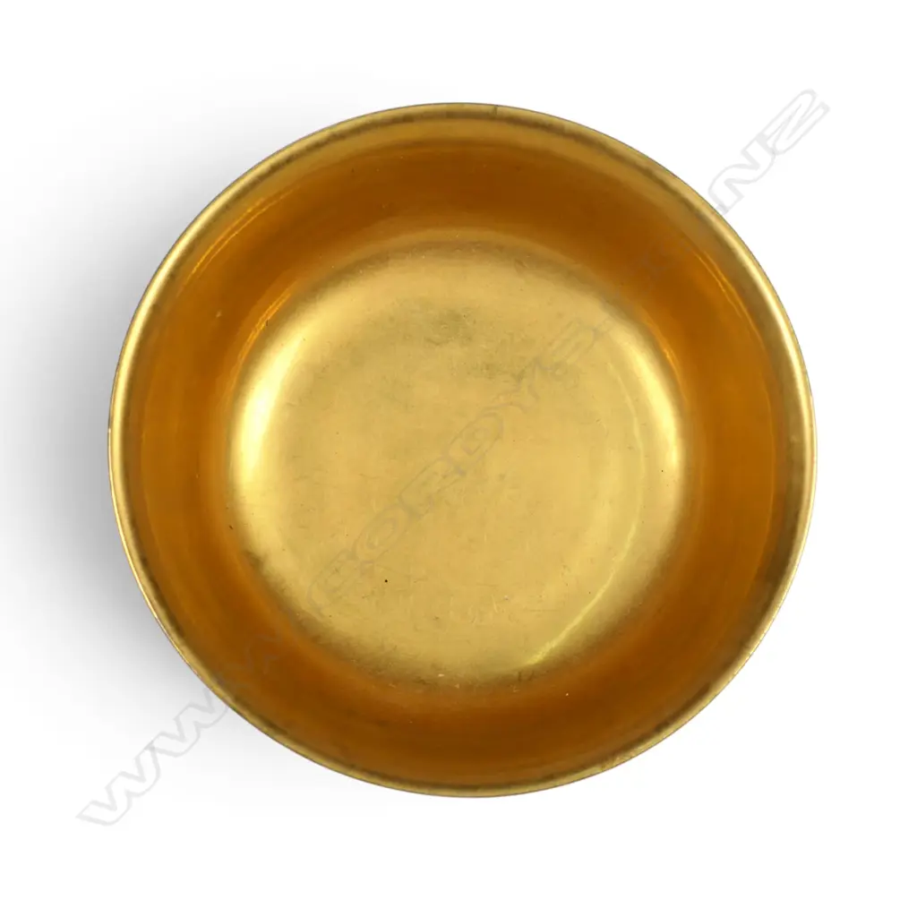 A fine Chinese gilded porcelain bowl, Image 1++