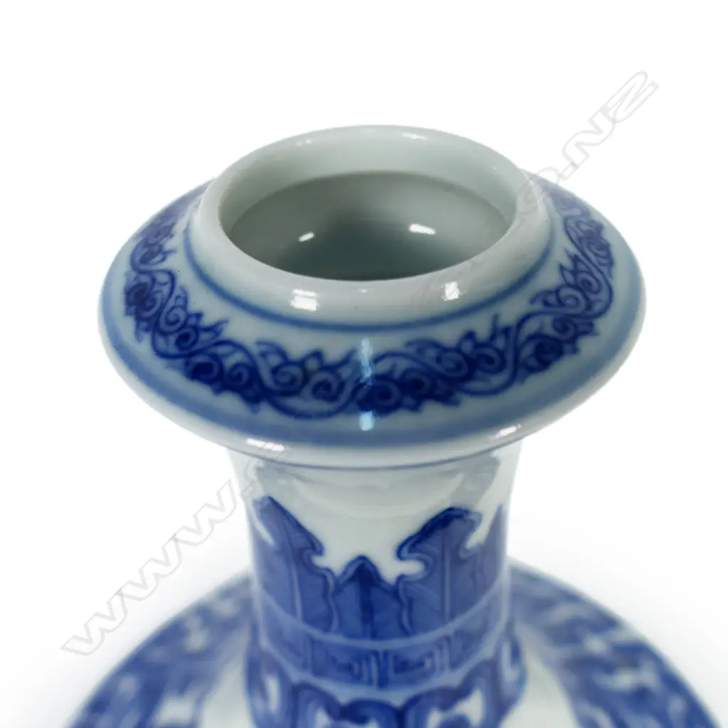 A Chinese blue and white dish-mouth vase, Image 1++