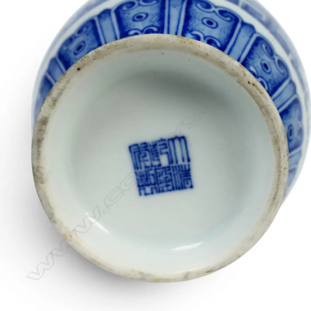 A Chinese blue and white dish-mouth vase, Image 1++