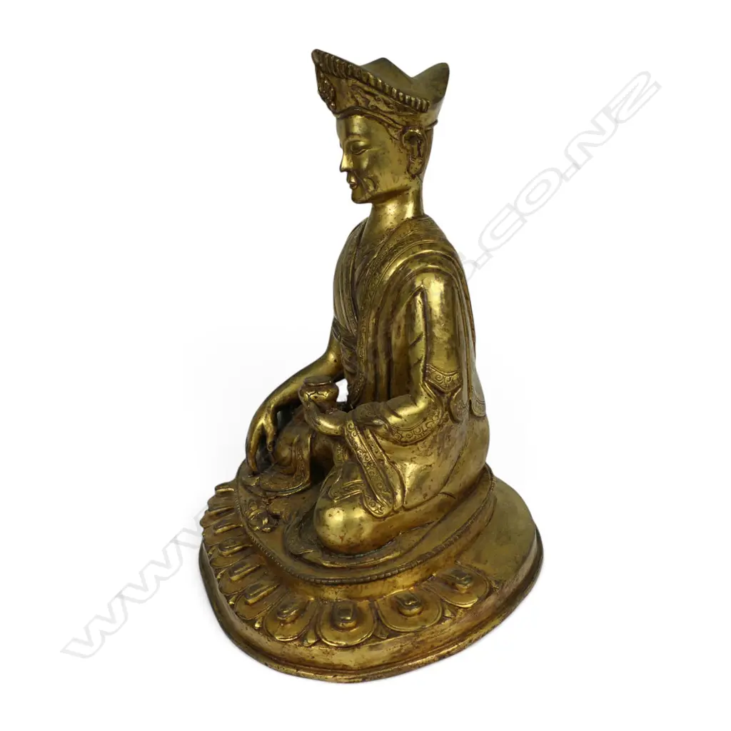 An Oriental gilt bronze buddha, Image 1++