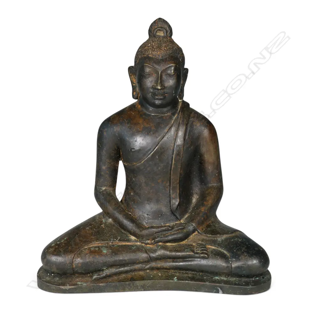 A South East Asian bronze seated Buddha, Image 1++