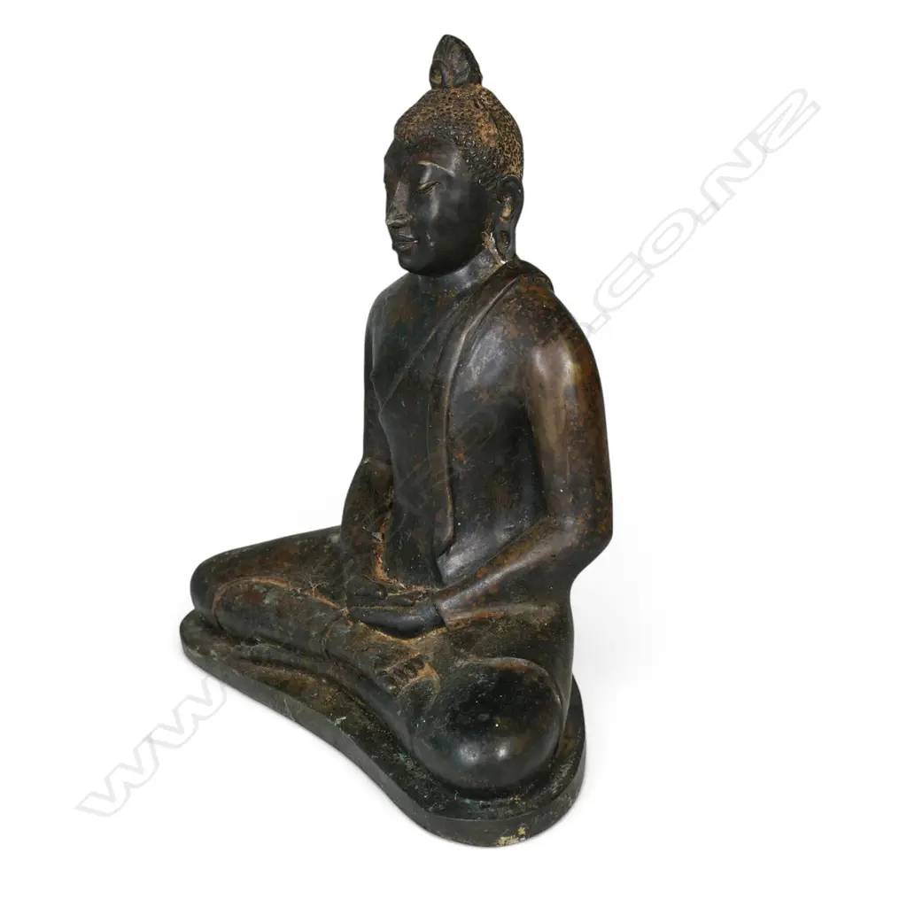 A South East Asian bronze seated Buddha, Image 1++
