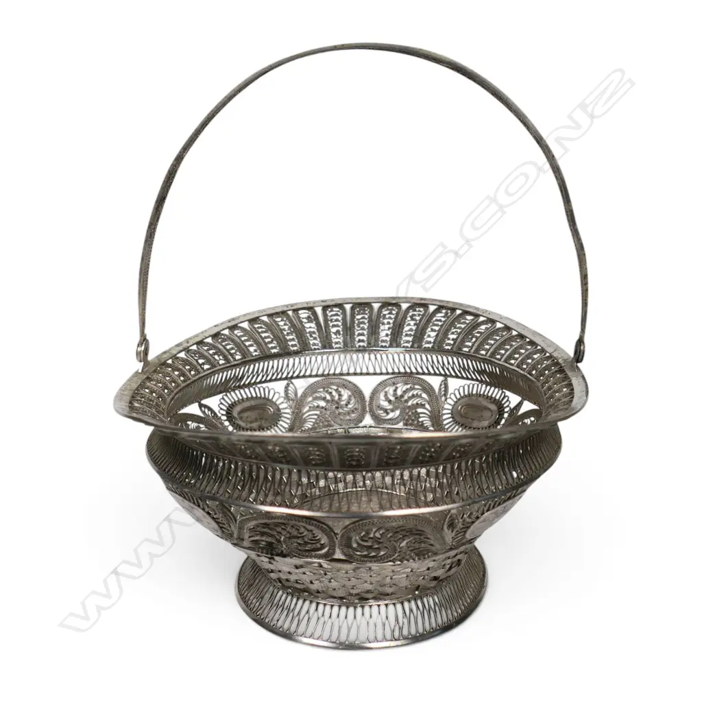 A 19thC Continental .810 silver standard basket, Image 1++