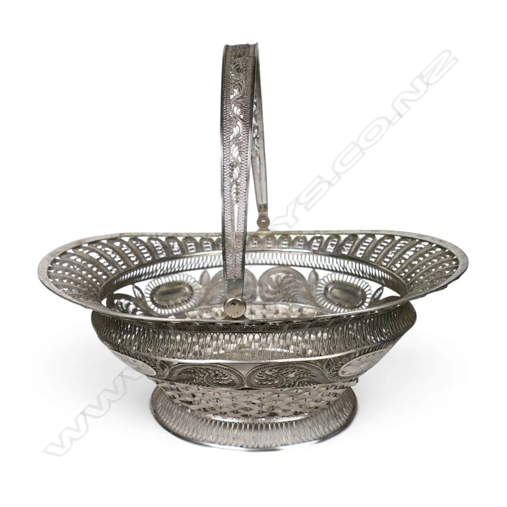 A 19thC Continental .810 silver standard basket, Image 1++