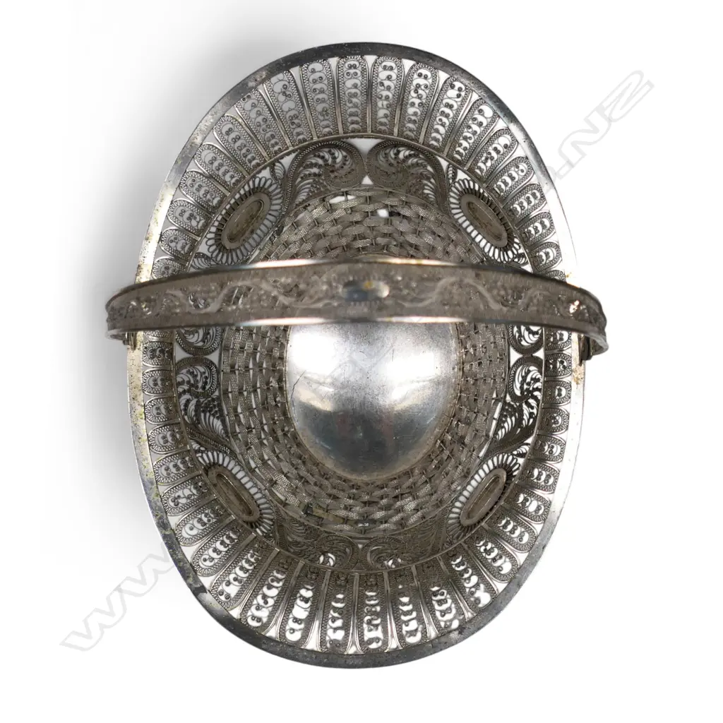 A 19thC Continental .810 silver standard basket, Image 1++