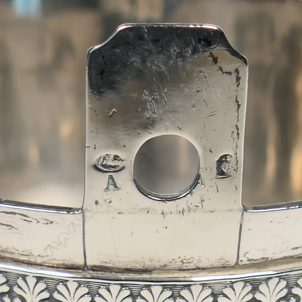 A 19thC Continental .910 standard silver bucket, Image 1++
