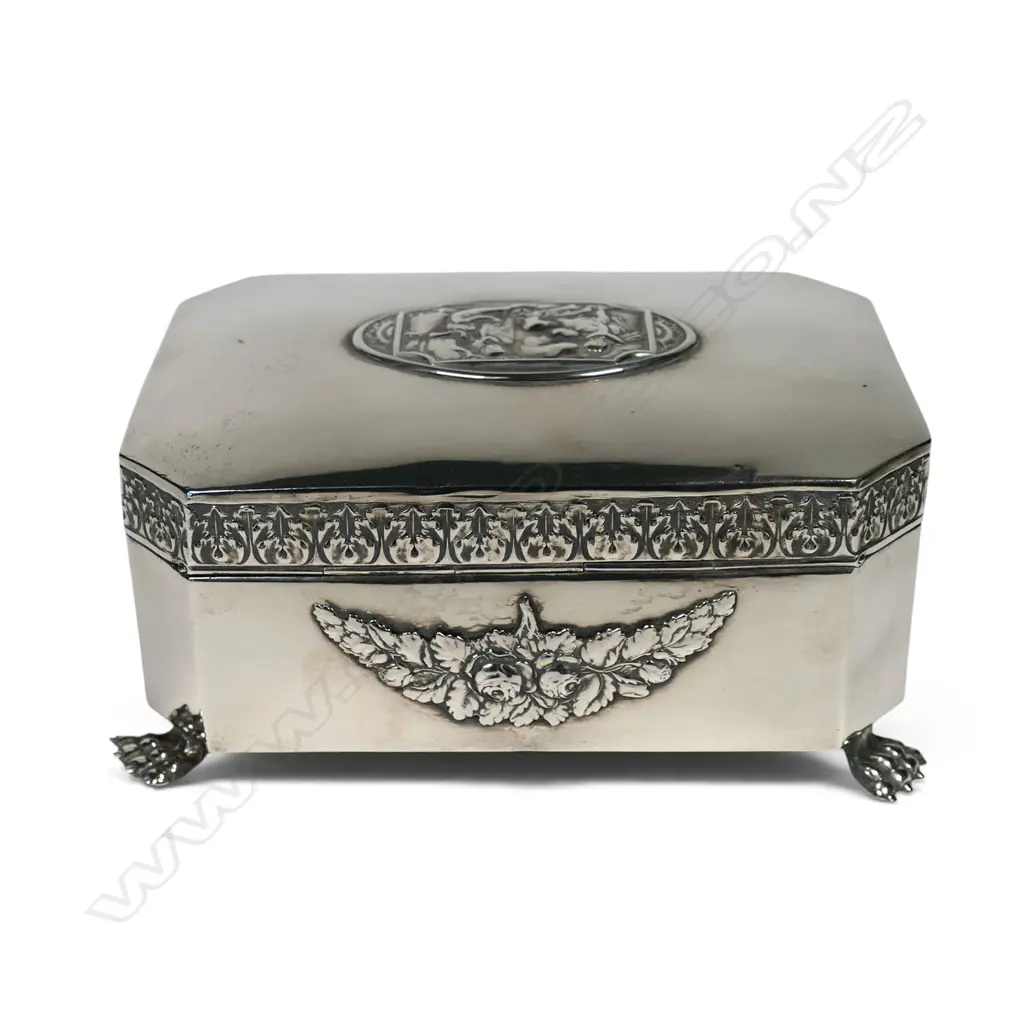 A 19thC German .750 standard silver lidded box, Image 1++