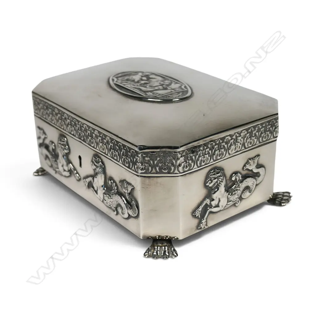 A 19thC German .750 standard silver lidded box, Image 1++
