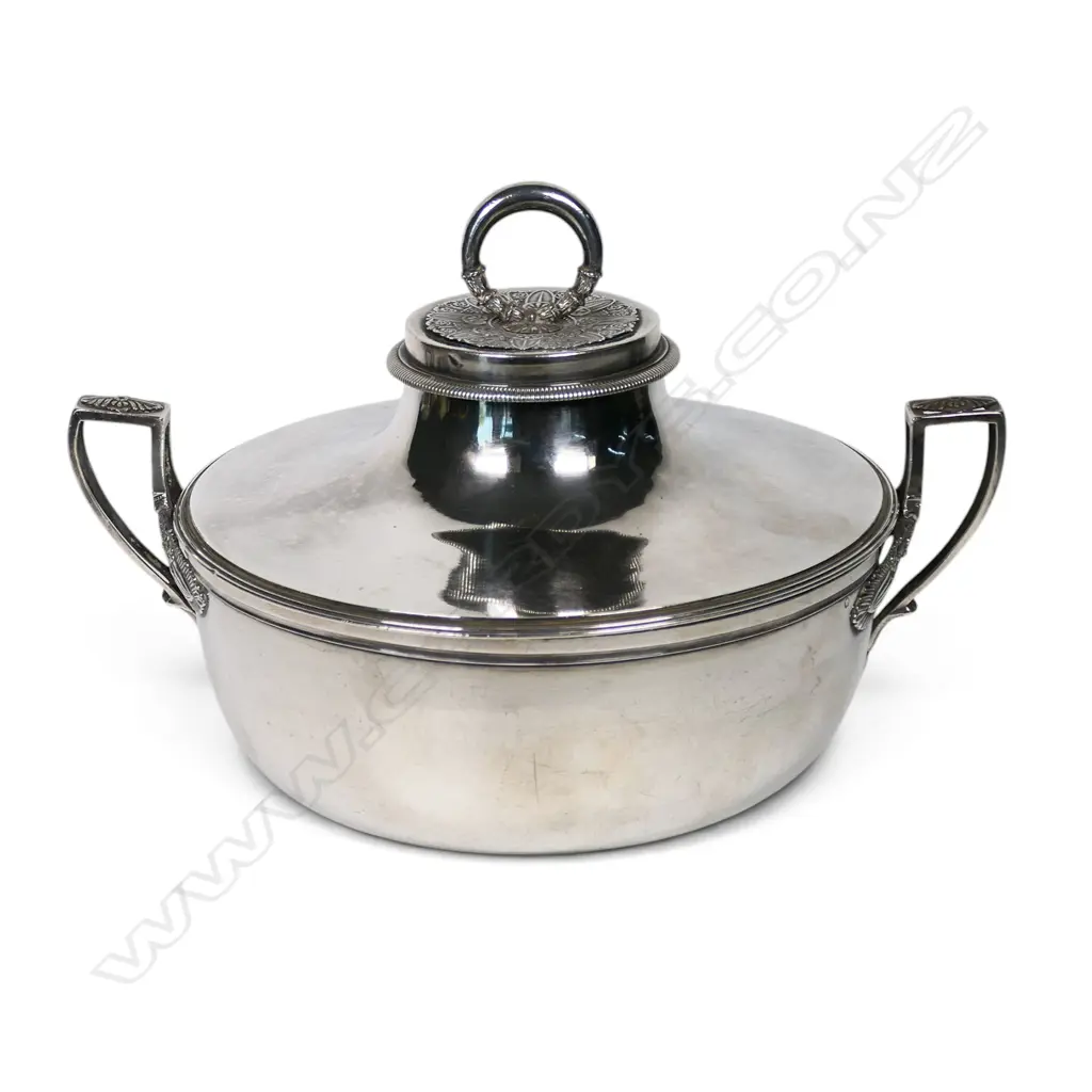 A 19thC French .950 standard silver lidded tureen, Image 1++