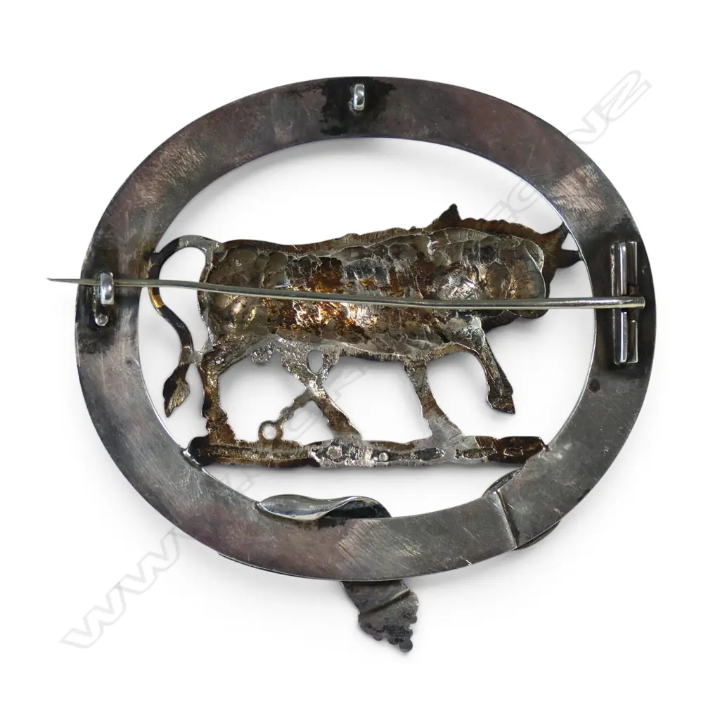 A 19thC Scottish silver clan crest bonnet badge, Image 1++