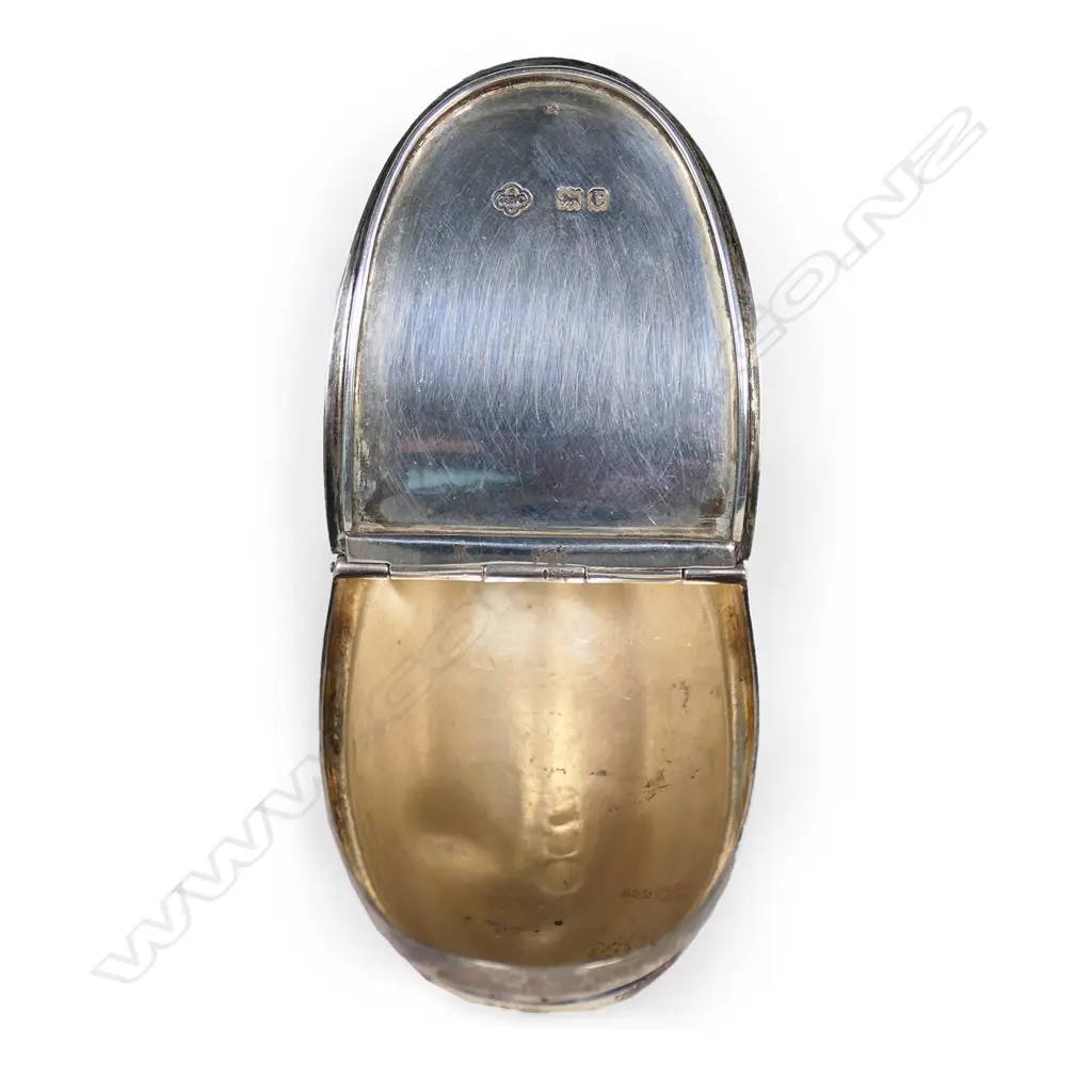 A Victorian silver boat form snuff box, Image 1++