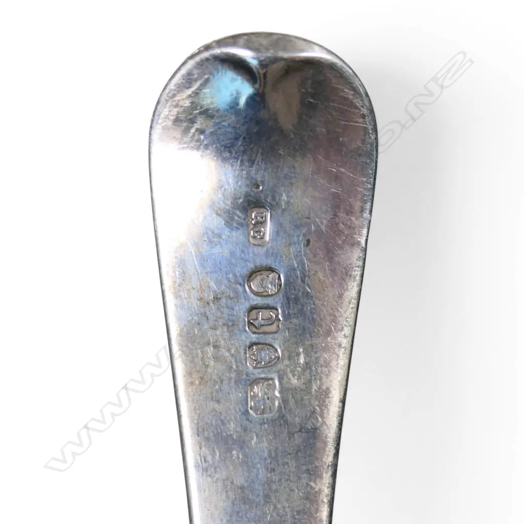 A George III silver soup ladle, Image 1++