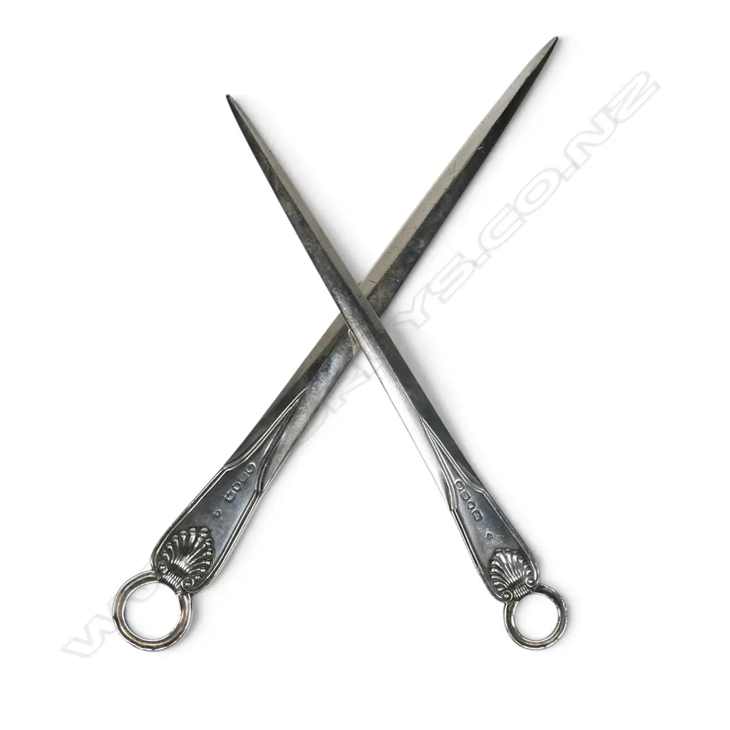 A Victorian silver quality graduated pair of meat skewers, Image 1++
