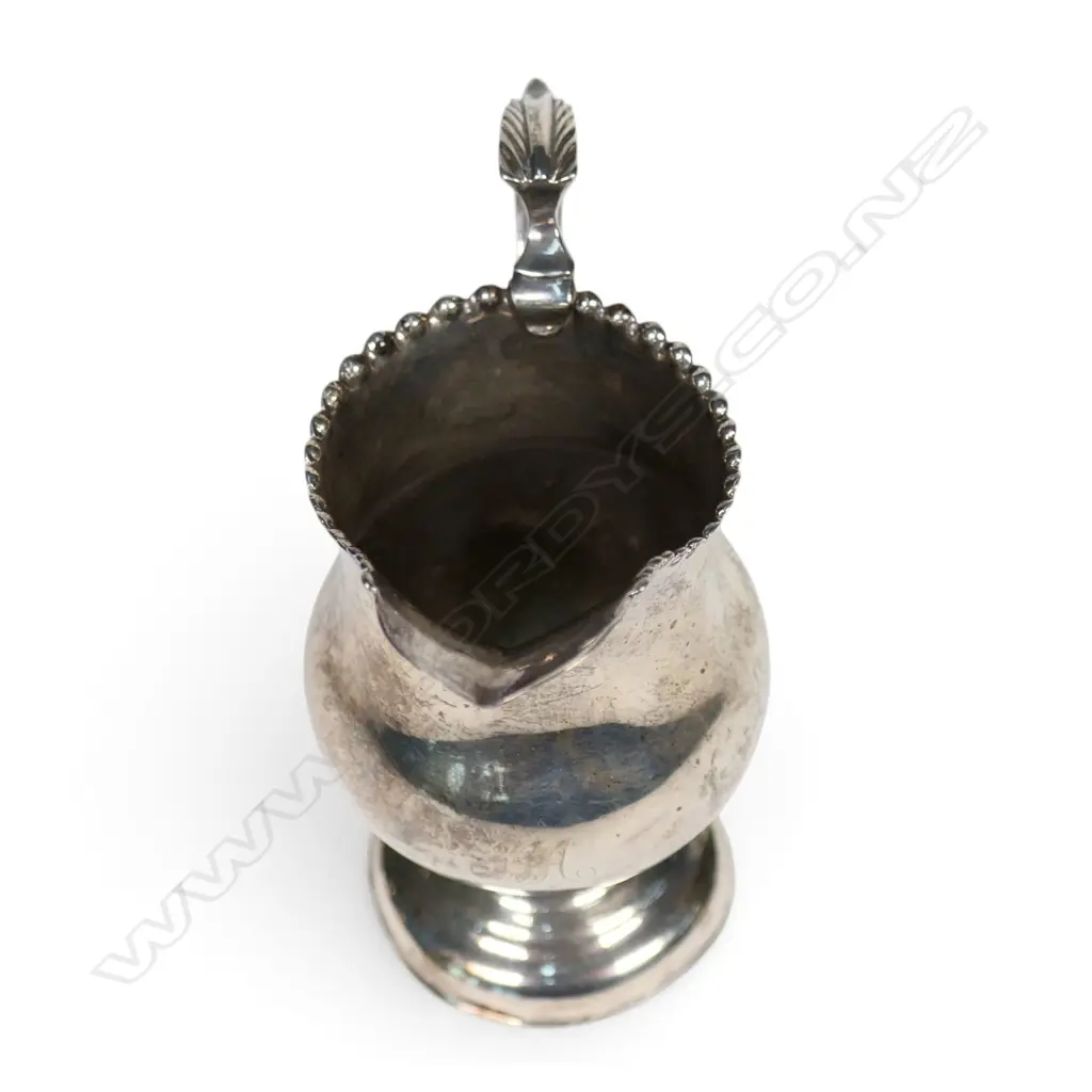 A George III silver pedestal creamer, Image 1++