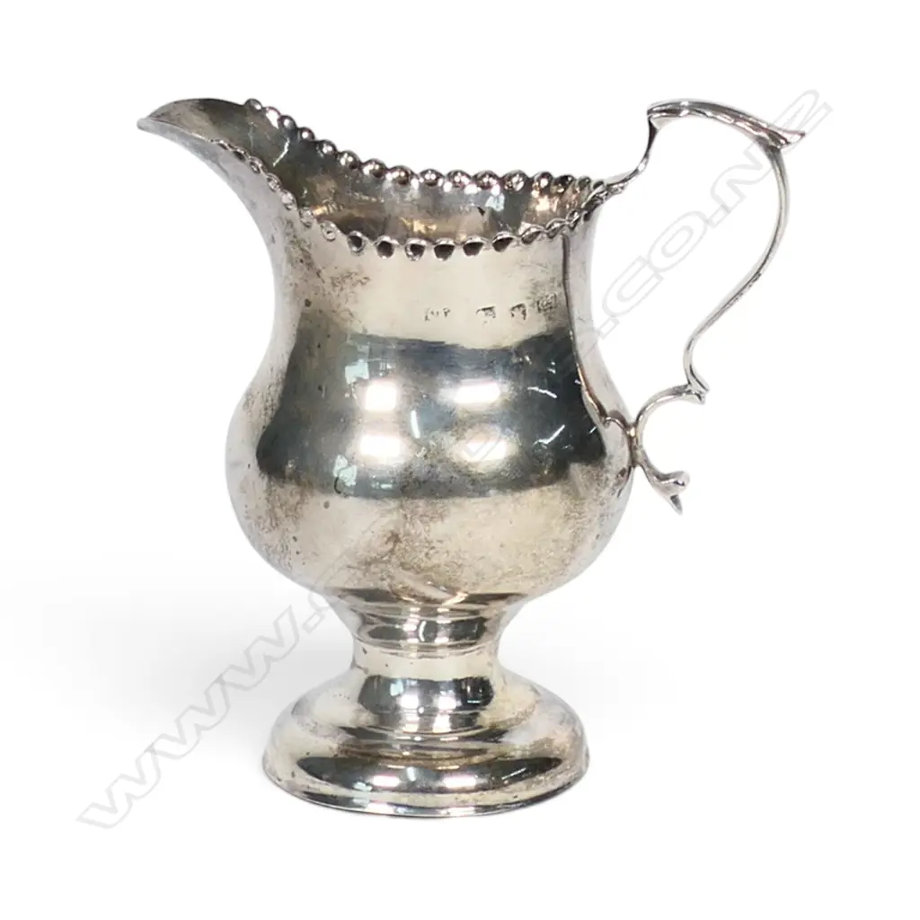 A George III silver pedestal creamer, Image 1++
