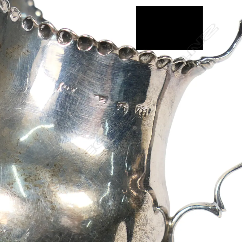 A George III silver pedestal creamer, Image 1++
