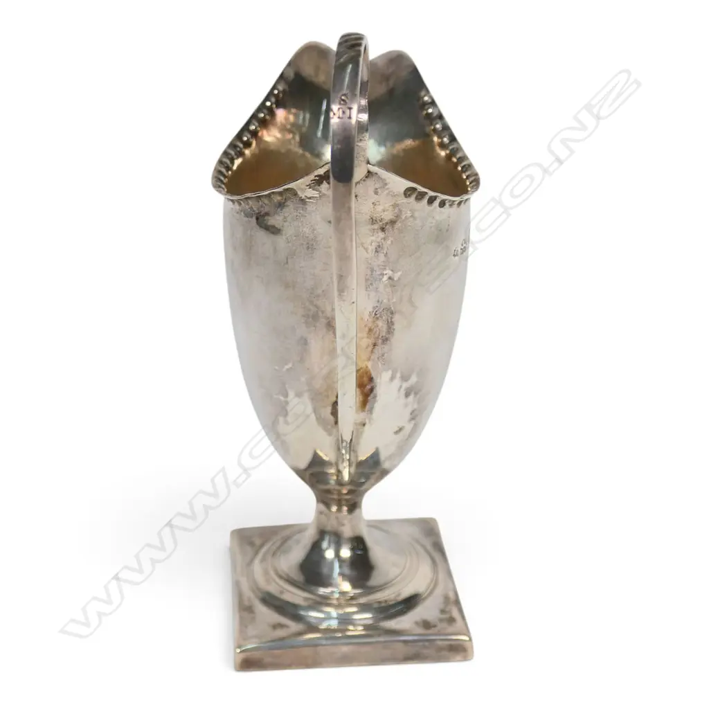 A George III silver pedestal creamer, Image 1++
