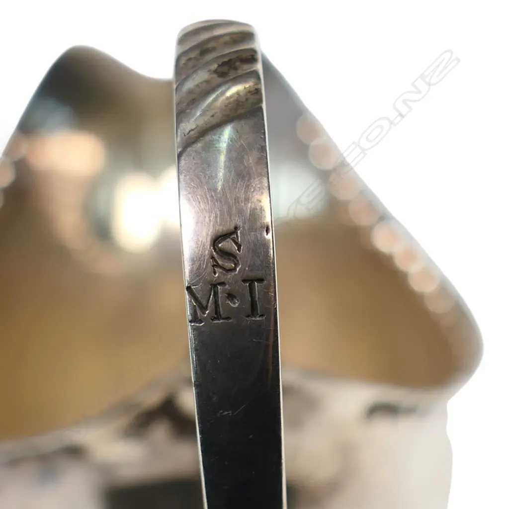 A George III silver pedestal creamer, Image 1++