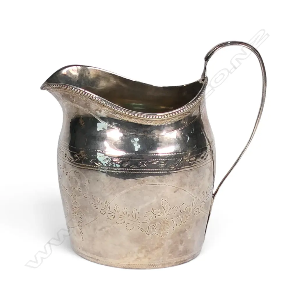 A George III silver cream jug, Image 1++