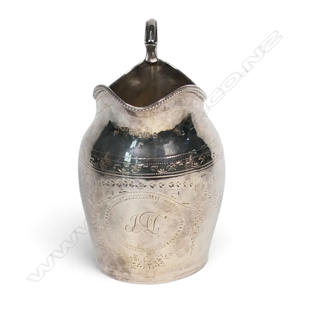 A George III silver cream jug, Image 1++