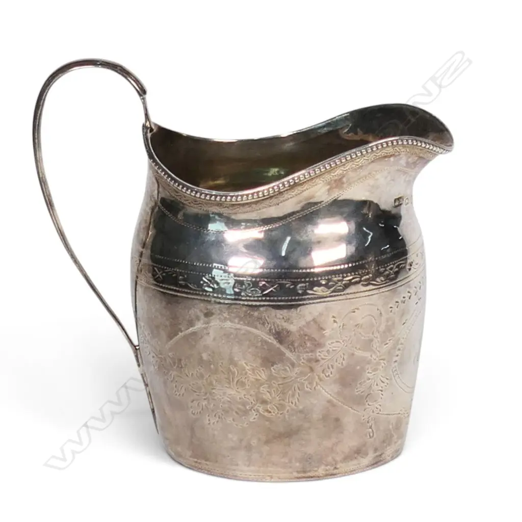 A George III silver cream jug, Image 1++