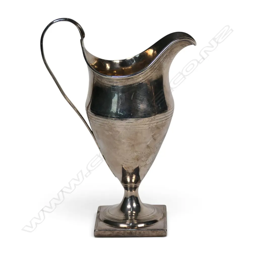 A late George III silver cream jug, Image 1++