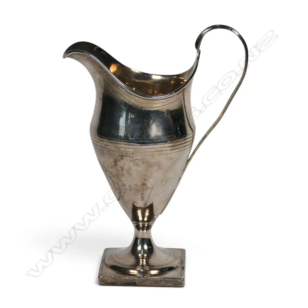 A late George III silver cream jug, Image 1++