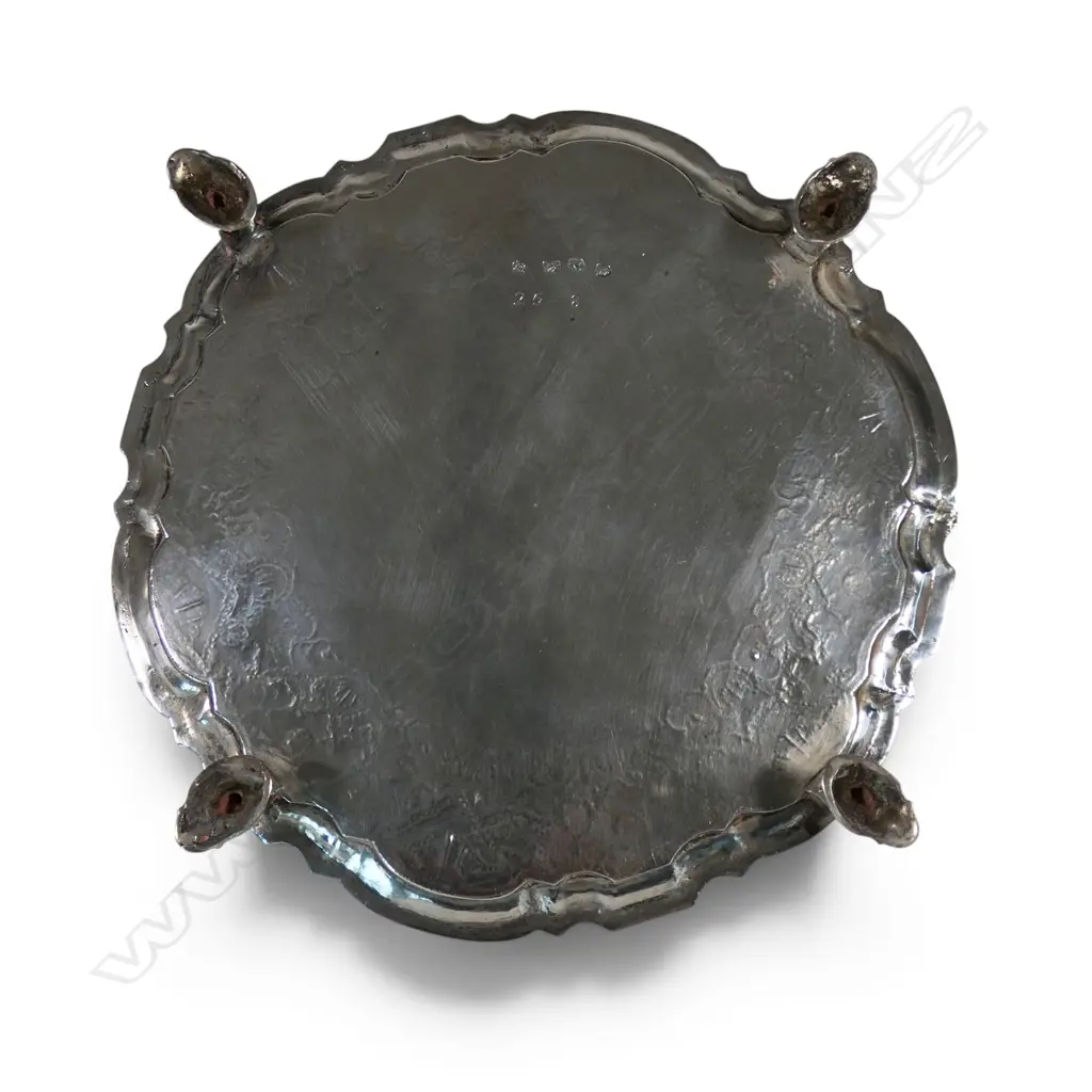 A George II silver piecrust rim salver, Image 1++