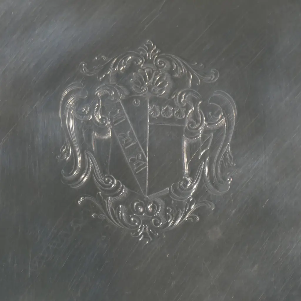 A George II silver piecrust rim salver, Image 1++