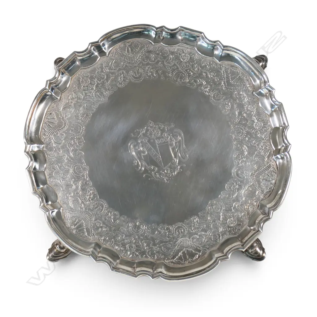 A George II silver piecrust rim salver, Image 1++