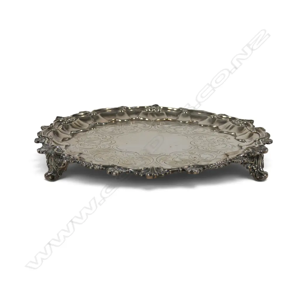 A Victorian silver piecrust salver, Image 1++