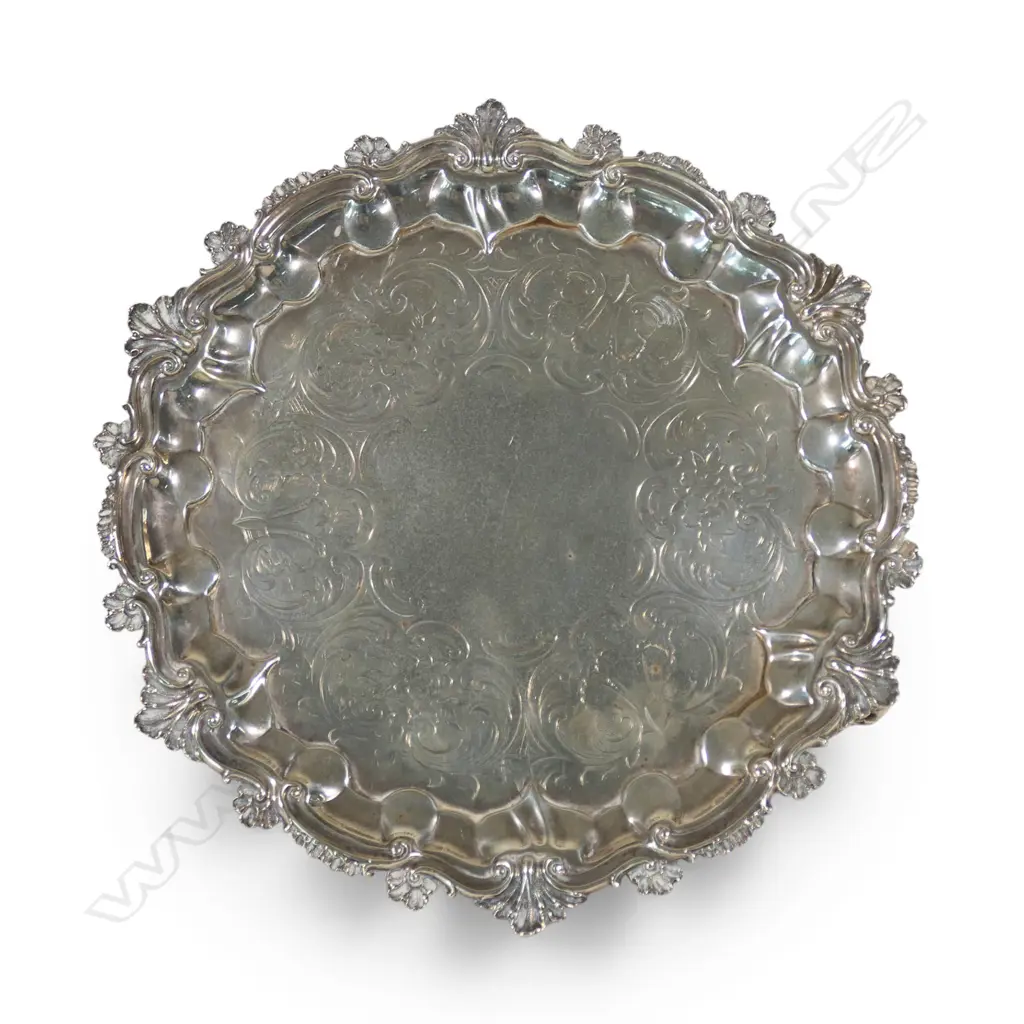 A Victorian silver piecrust salver, Image 1++