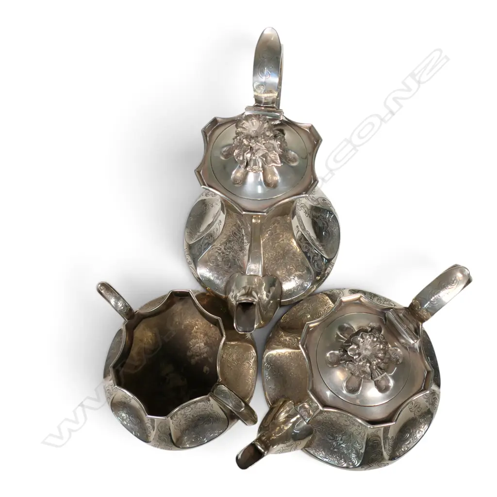 An early Victorian silver three-piece silver tea and coffee service, Image 1++