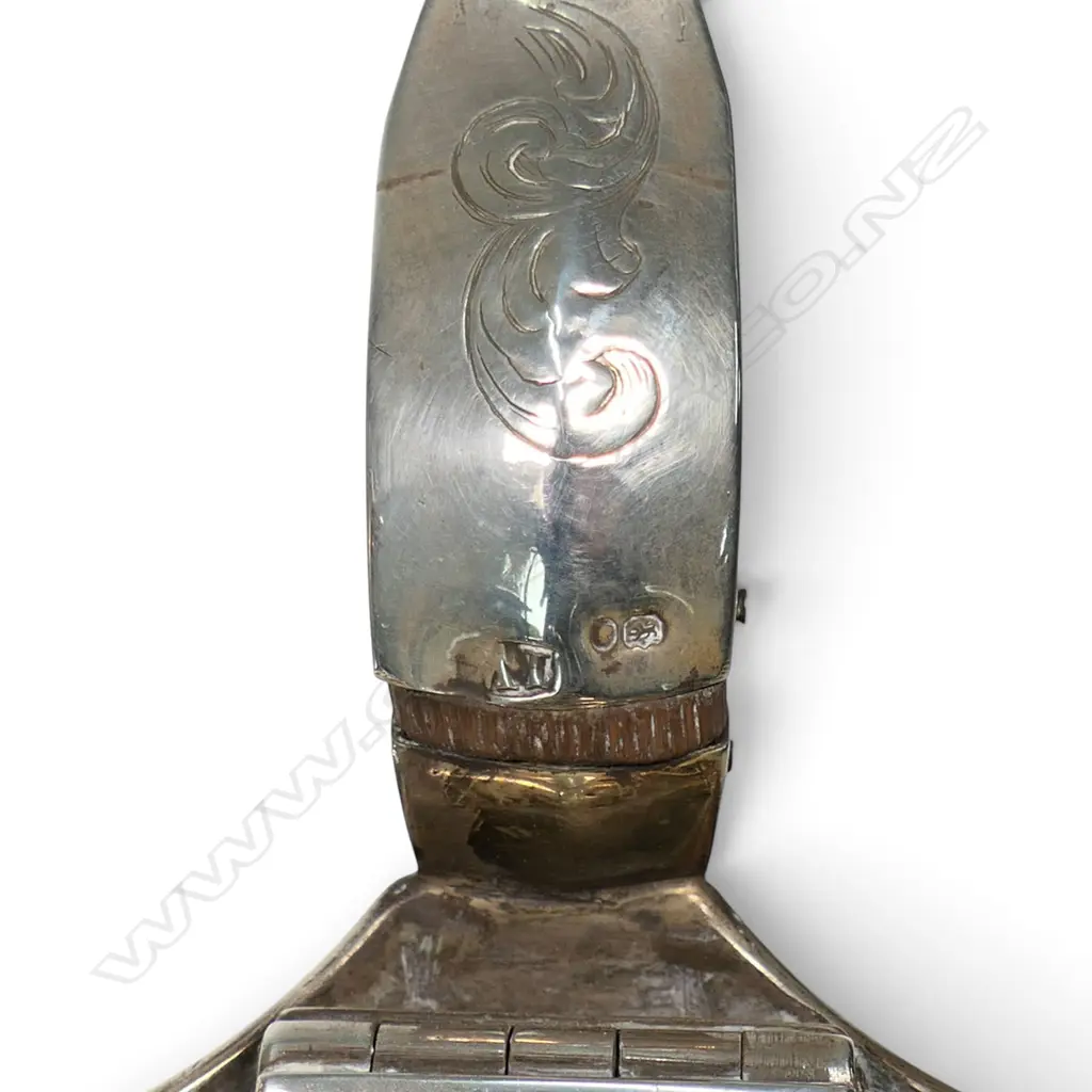 An early Victorian silver three-piece silver tea and coffee service, Image 1++