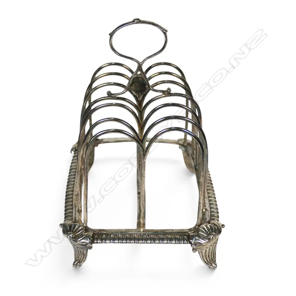 A George III silver toast rack, Image 1++