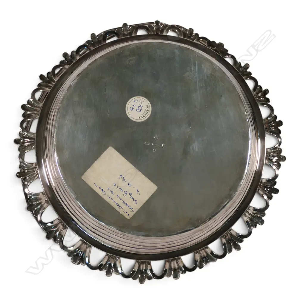 A George III silver circular cake basket, Image 1++
