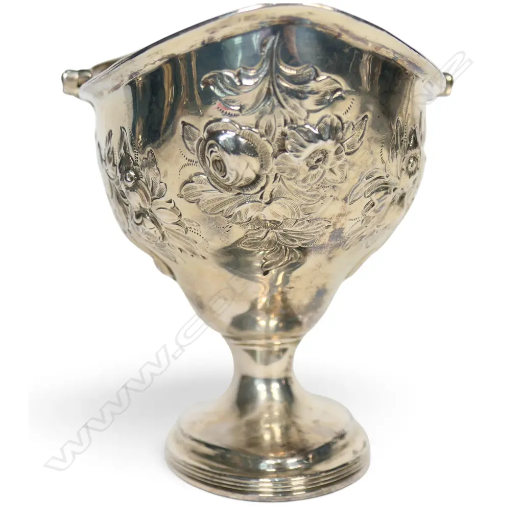A George III silver sugar basket, Image 1++