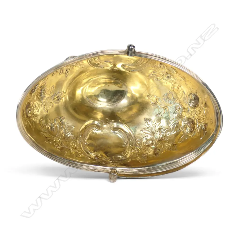 A George III silver sugar basket, Image 1++