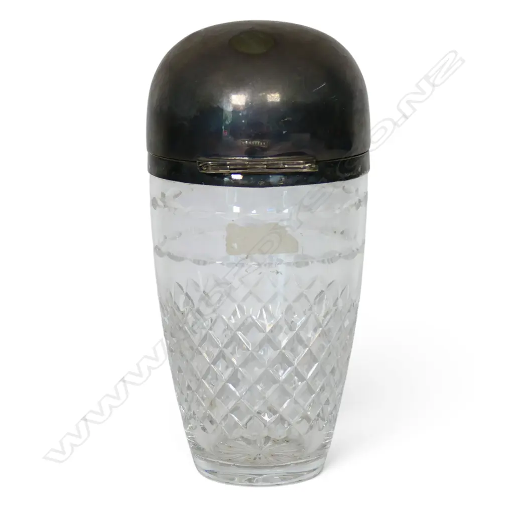 A mid-20thC silver plate and crystal cocktail shaker, Image 1++