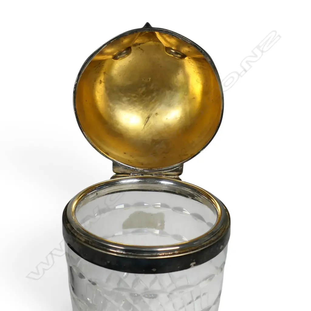 A mid-20thC silver plate and crystal cocktail shaker, Image 1++