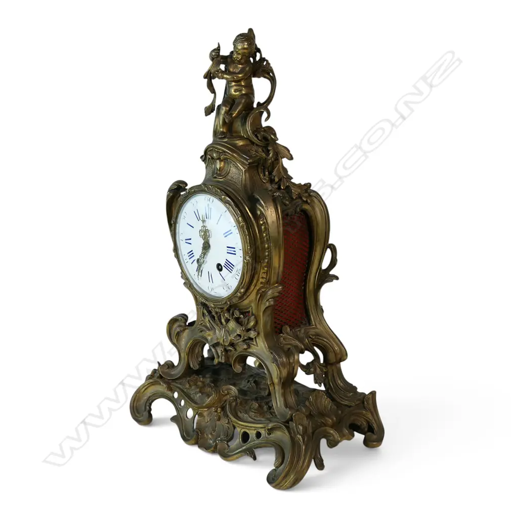 A French Louis XV style brass mantel clock, Image 1++