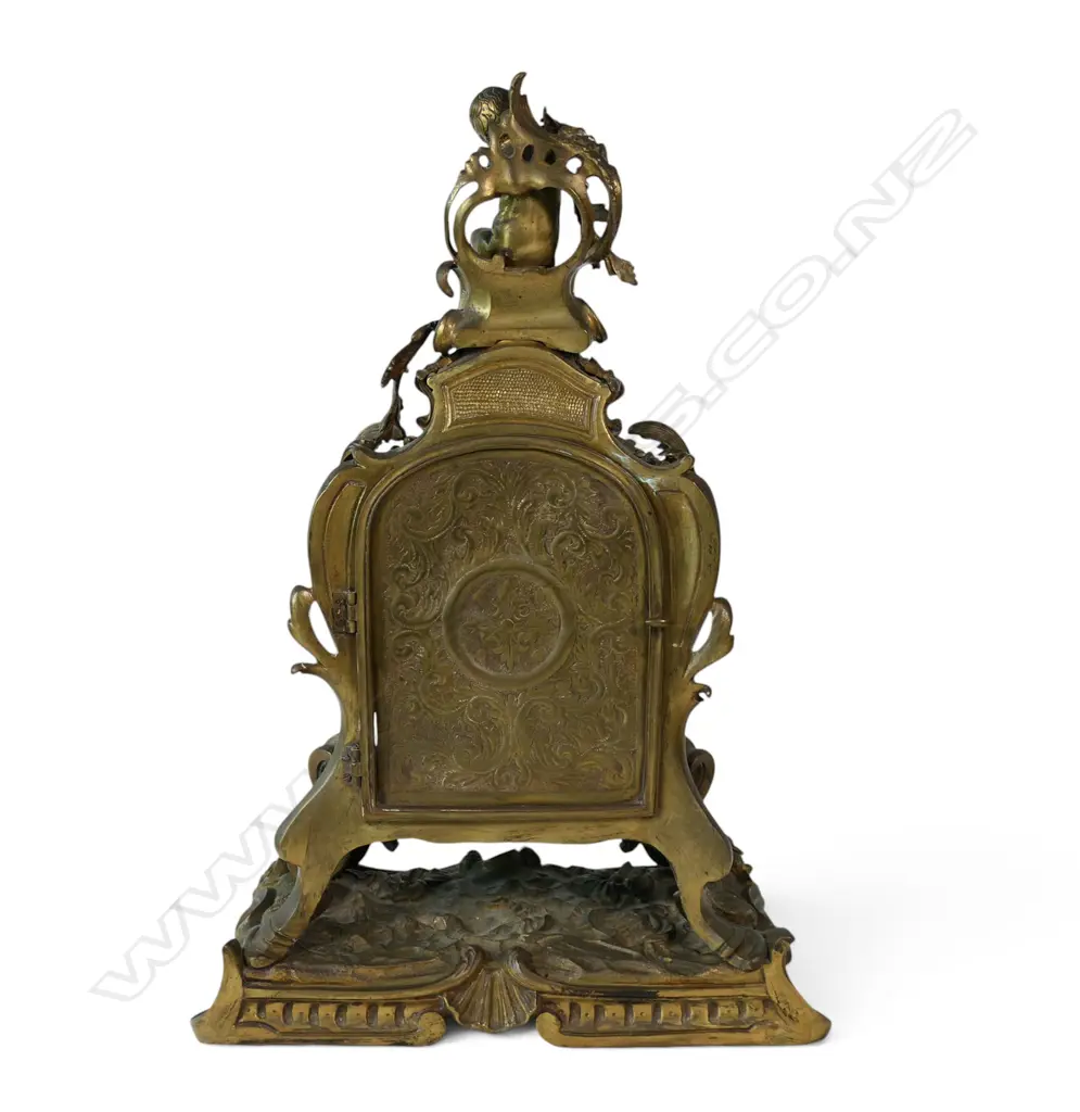 A French Louis XV style brass mantel clock, Image 1++
