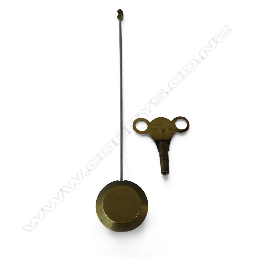 A French Louis XV style brass mantel clock, Image 1++