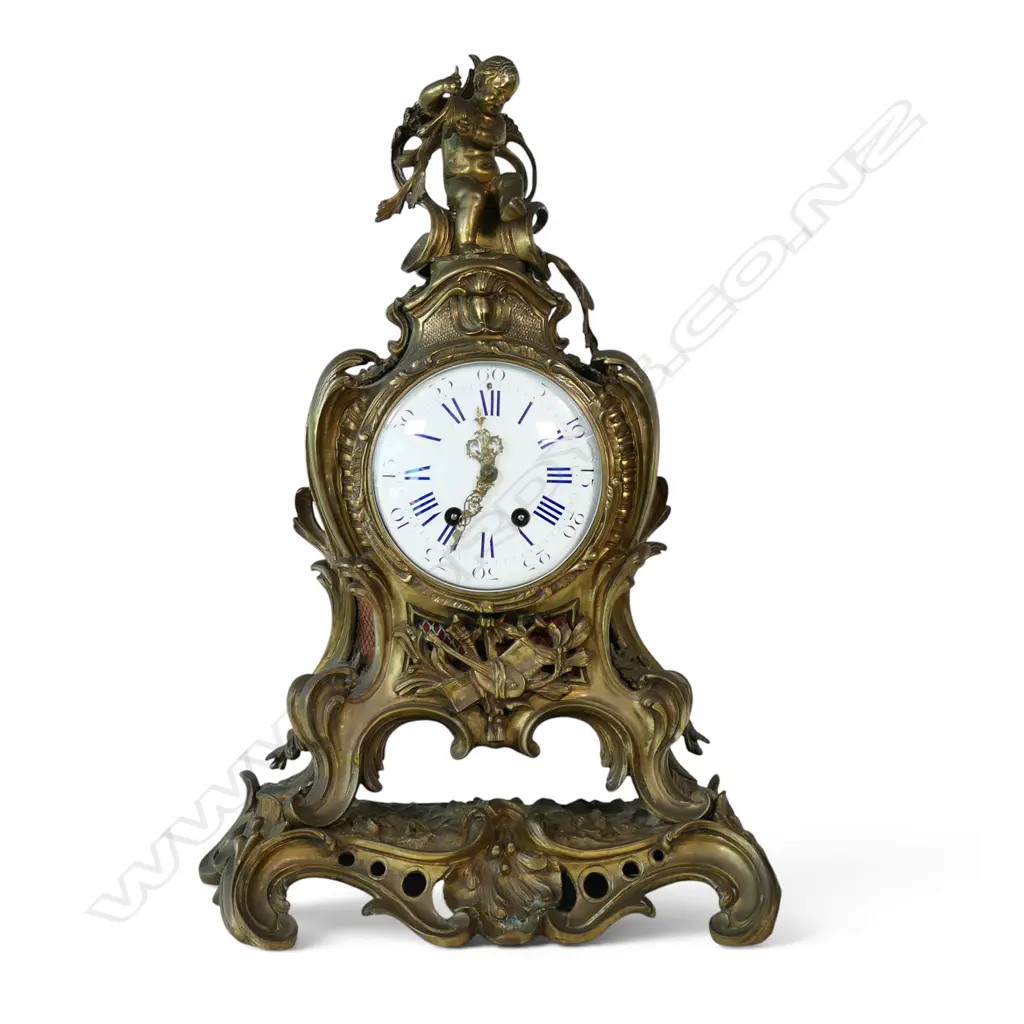 A French Louis XV style brass mantel clock, Image 1++