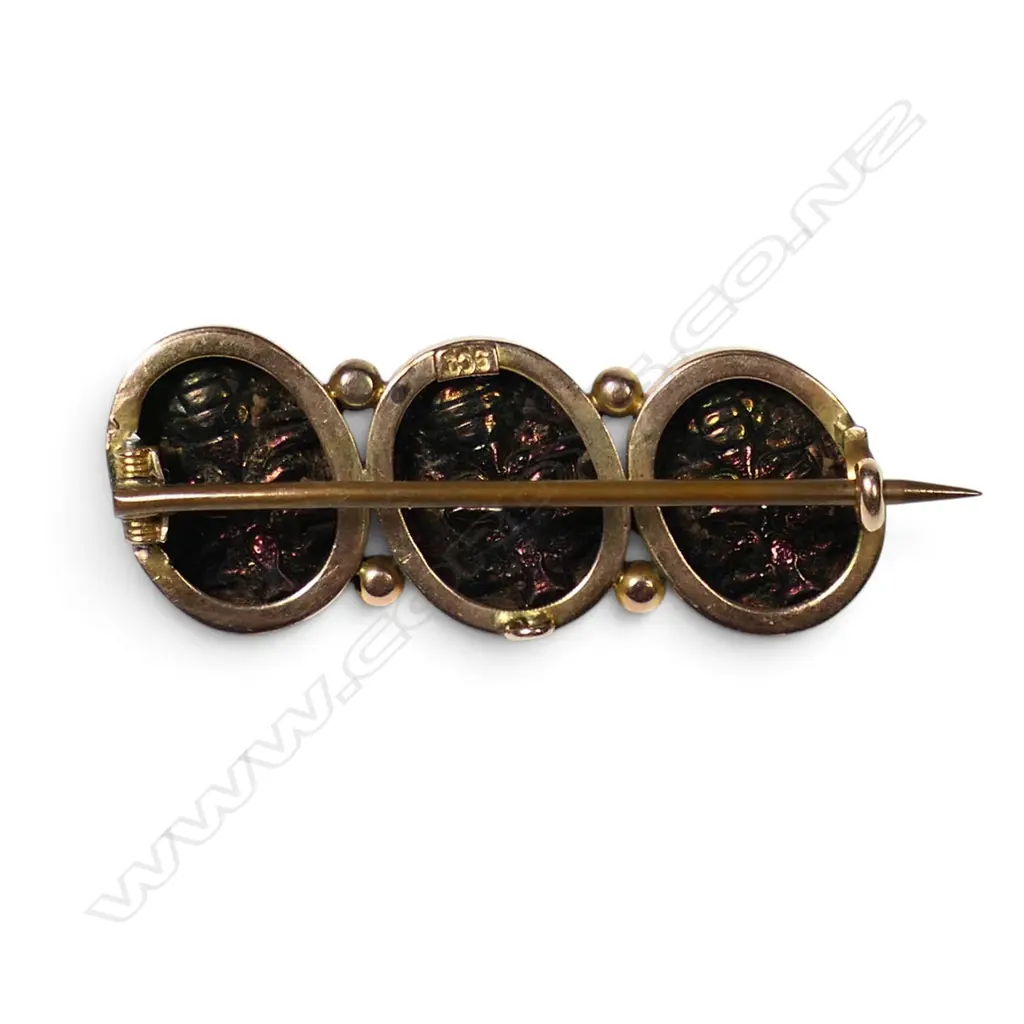 A Victorian 9ct rose gold scarab beetle brooch, Image 1++