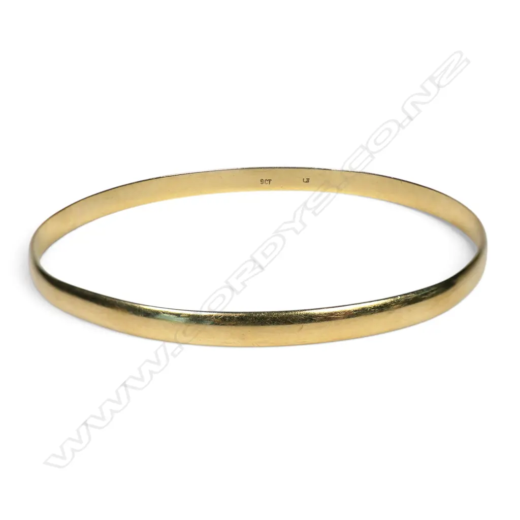 A 9ct gold bangle, Image 1++