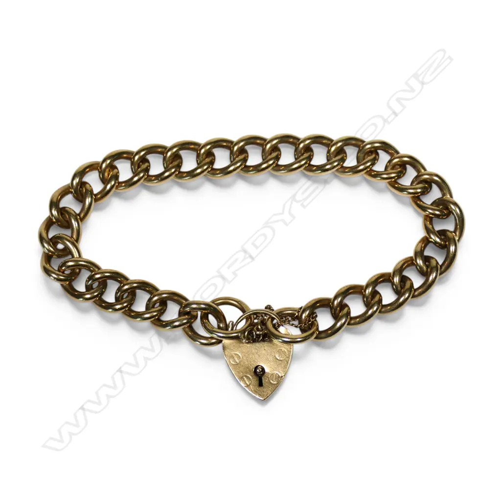 A 9ct gold curb link bracelet, Image 1++